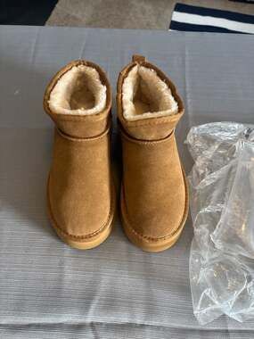 UGG Women's Classic Ultra Mini Platform Boots in Chestnut